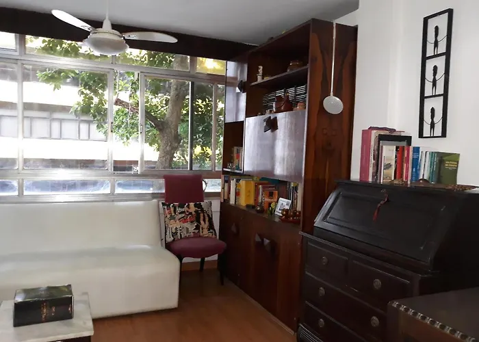 Apartamento Top Em Copacabana Na Quadra Da Praia! Sol, Praia E Muito Conforto!
